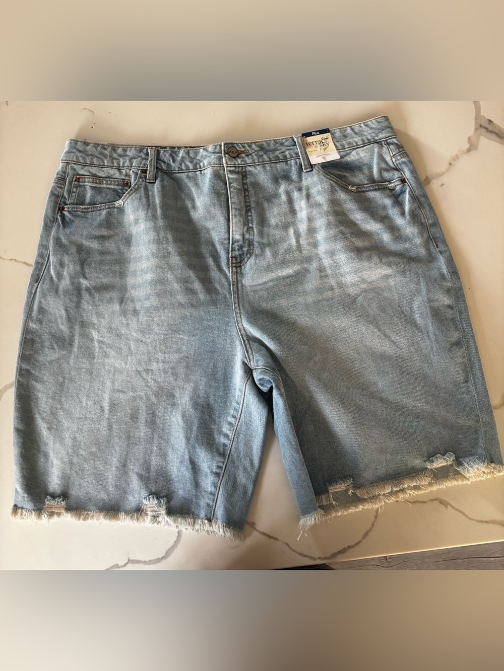 NWT Terra & Sky women’s fringe bottom Bermuda shorts size 20